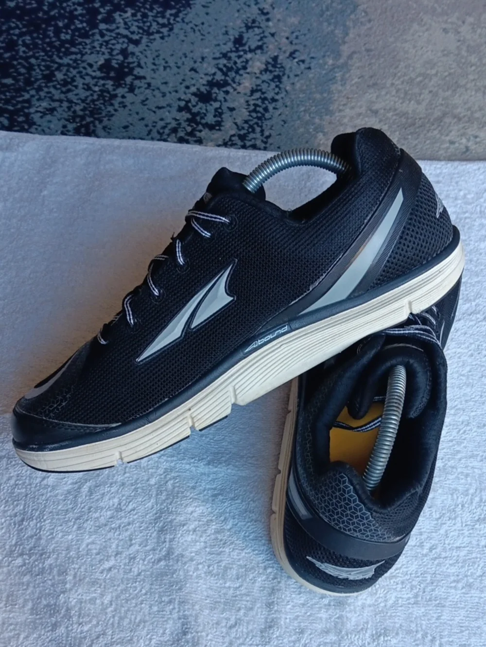Altra Intuition 3.5 Athletic Shoes